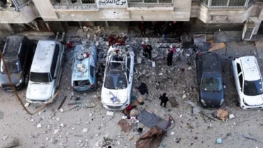 গাজায় ইসরায়েলি বাহিনীর বিমান হামলা, ৩২ ফিলিস্তিনি নিহত